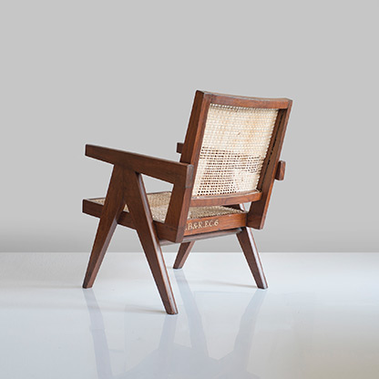 チャンディーガルのピエールジャンヌレの椅子とルコルビュジエの家具 